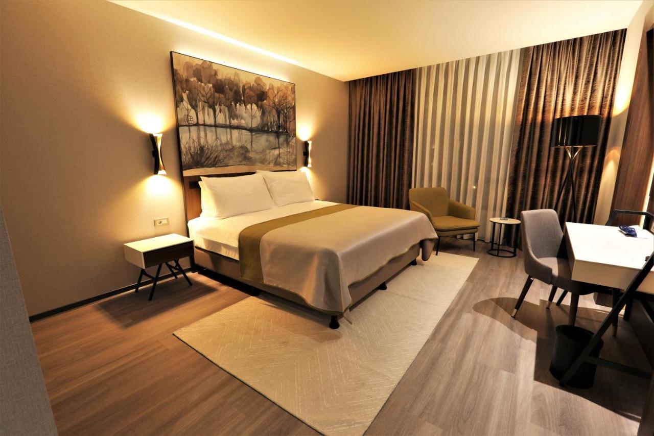 Limak Skopje Luxury Hotel Zewnętrze zdjęcie A bedroom