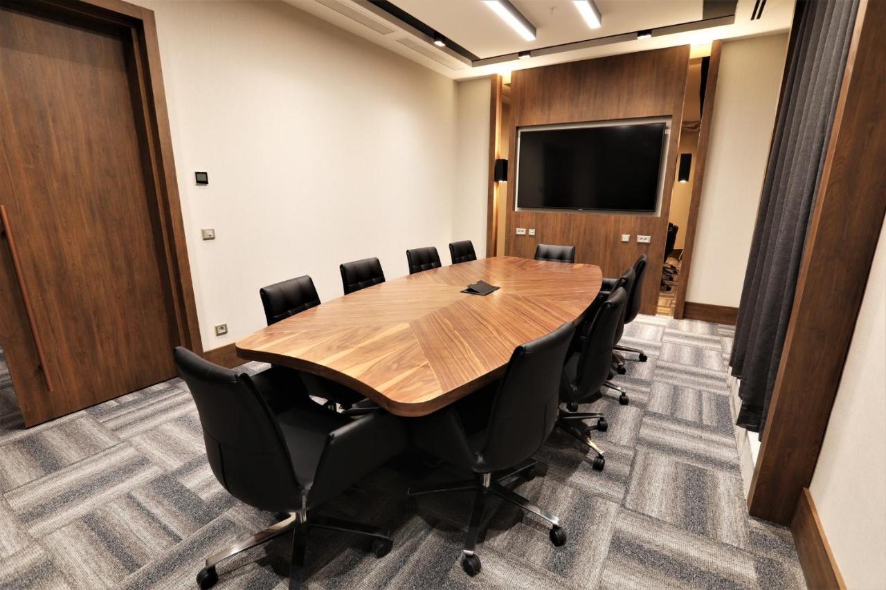 Limak Skopje Luxury Hotel Zewnętrze zdjęcie A meeting room at the London office