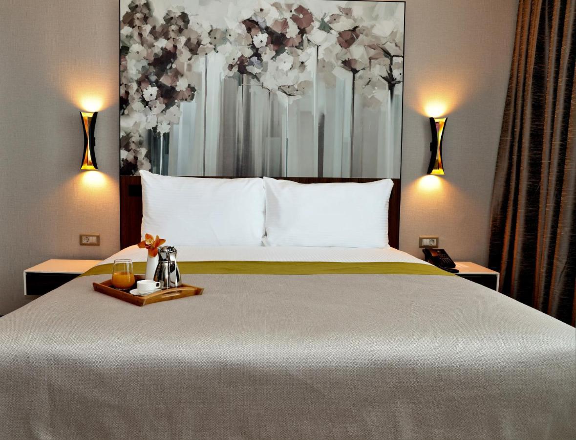 Limak Skopje Luxury Hotel Zewnętrze zdjęcie A bedroom at the hotel