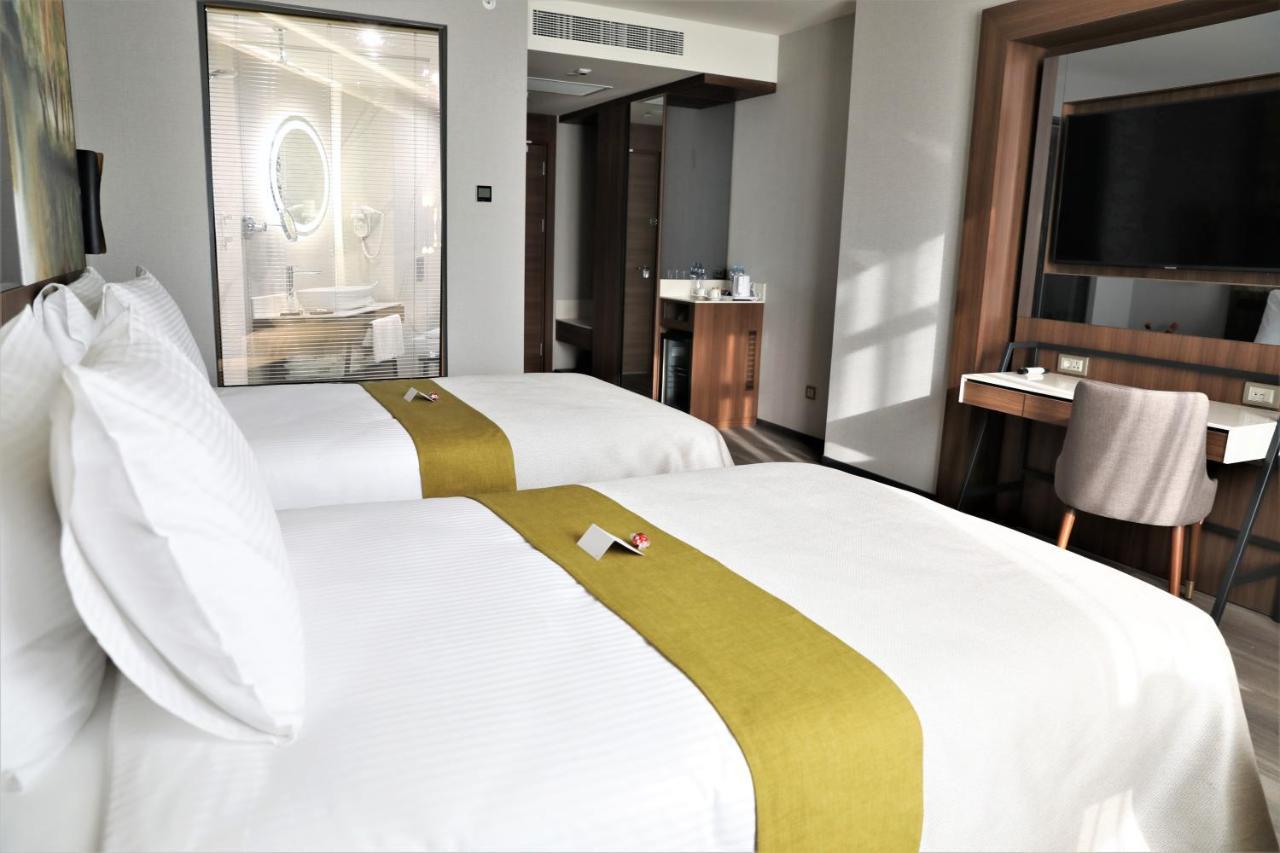 Limak Skopje Luxury Hotel Zewnętrze zdjęcie A room at the hotel