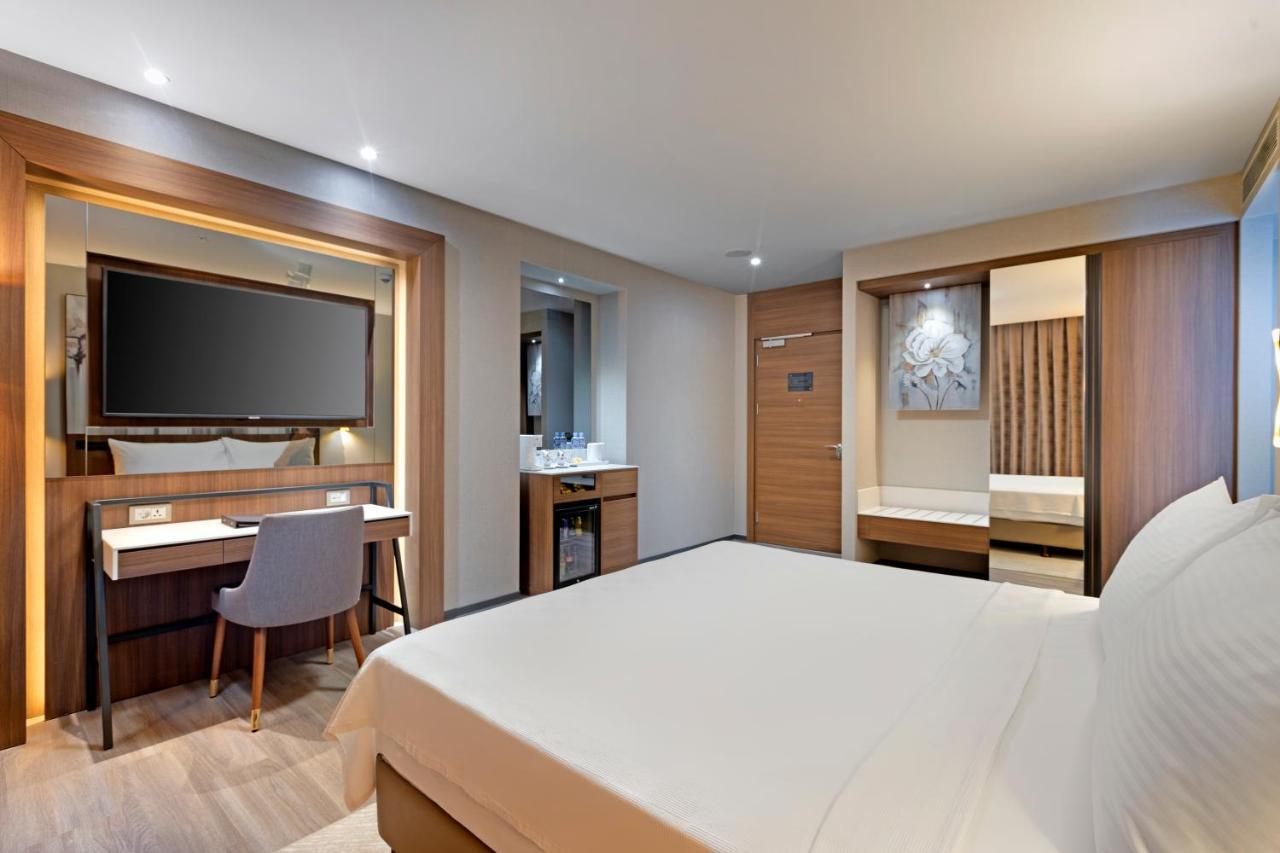 Limak Skopje Luxury Hotel Zewnętrze zdjęcie A room at the hotel