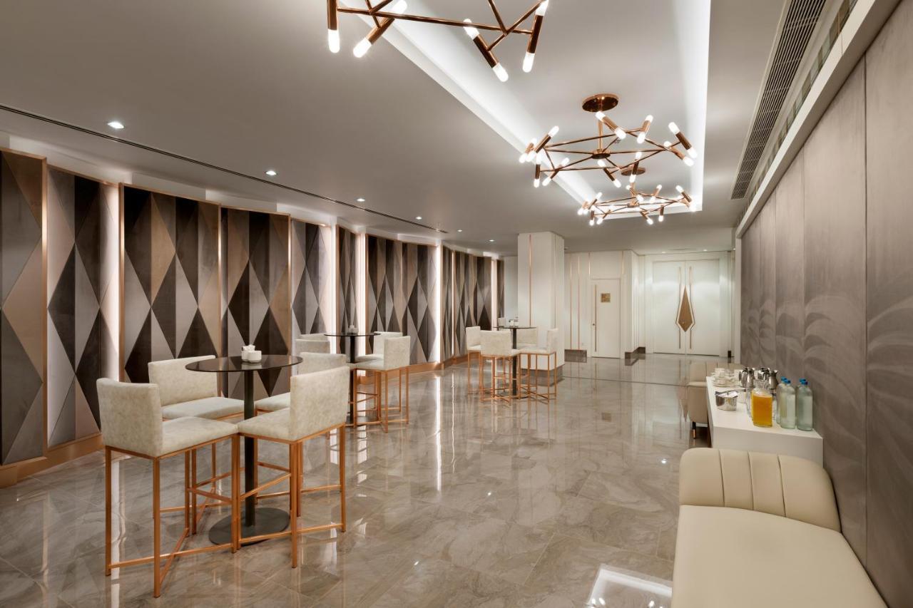 Limak Skopje Luxury Hotel Zewnętrze zdjęcie The lounge at the airport