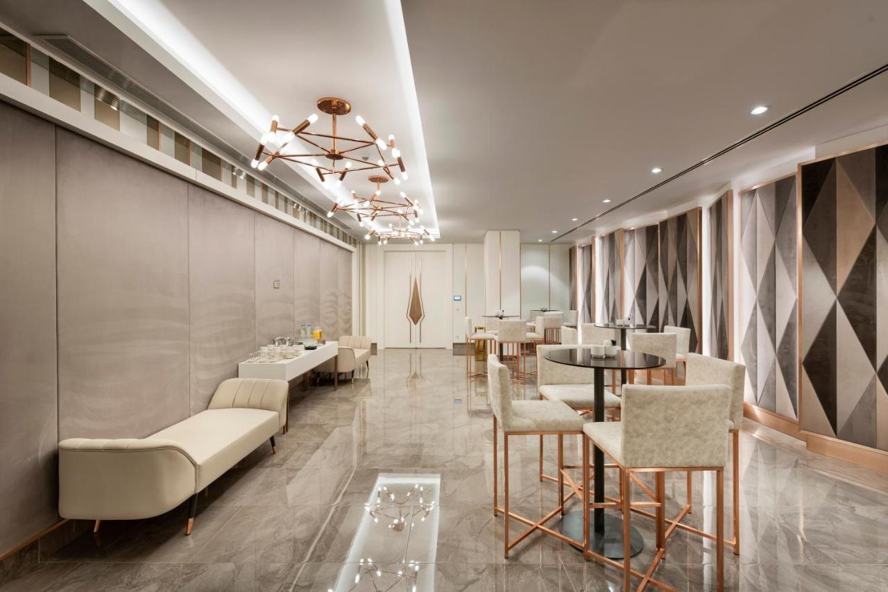 Limak Skopje Luxury Hotel Zewnętrze zdjęcie The interior of the lounge