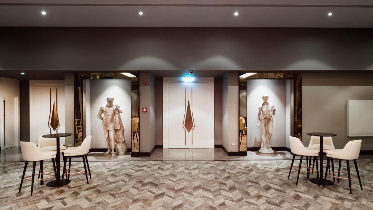 Limak Skopje Luxury Hotel Zewnętrze zdjęcie The elevators at the 10th floor