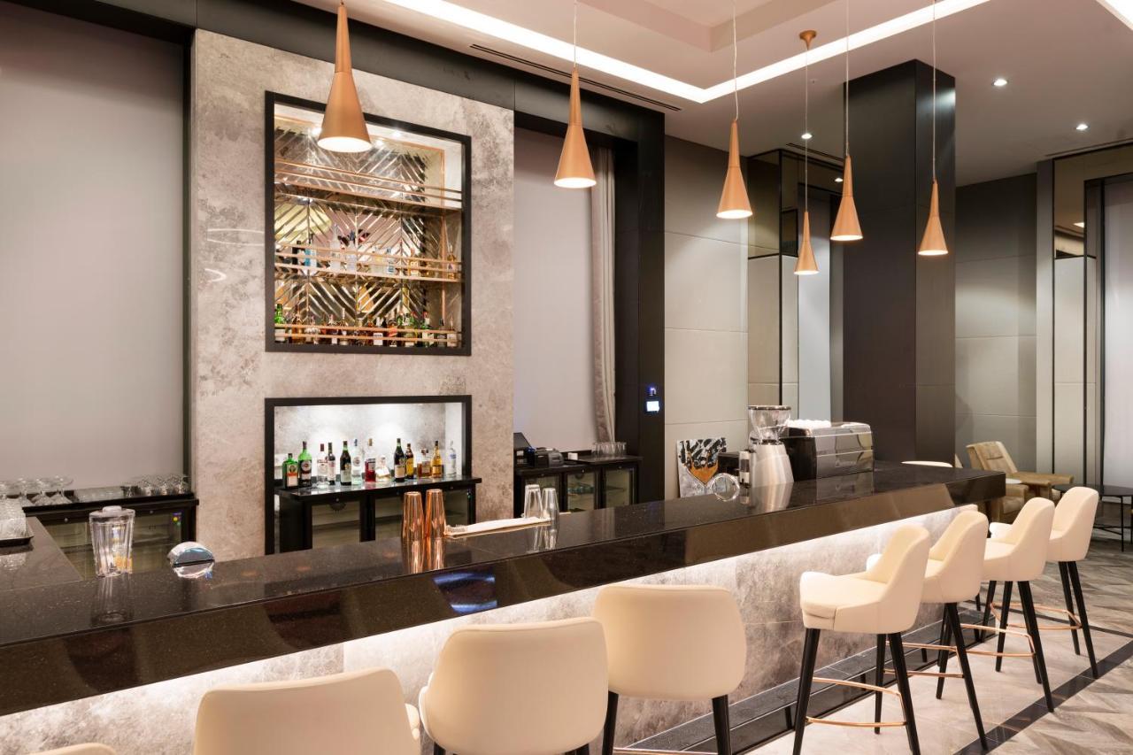Limak Skopje Luxury Hotel Zewnętrze zdjęcie The bar at the lounge